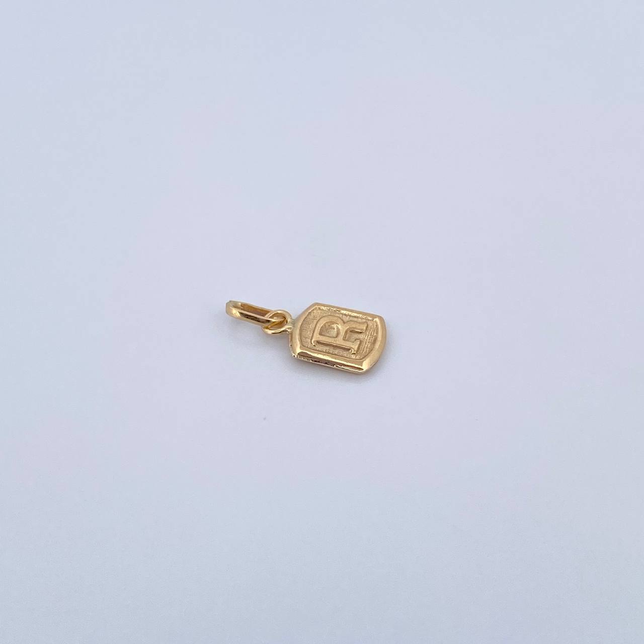 Pendant Letter R 0.35gr / 1.5cm / Smooth 18K Yellow Gold &