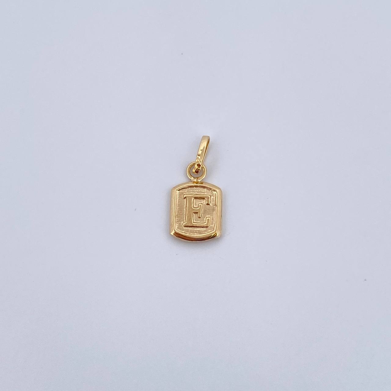 Pendant Letter E 0.35gr / 1.5cm / Smooth 18K Yellow Gold &