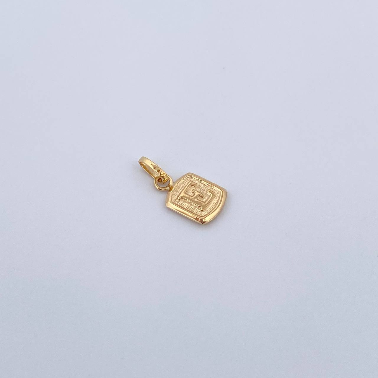 Pendant Letter E 0.35gr / 1.5cm / Smooth 18K Yellow Gold &