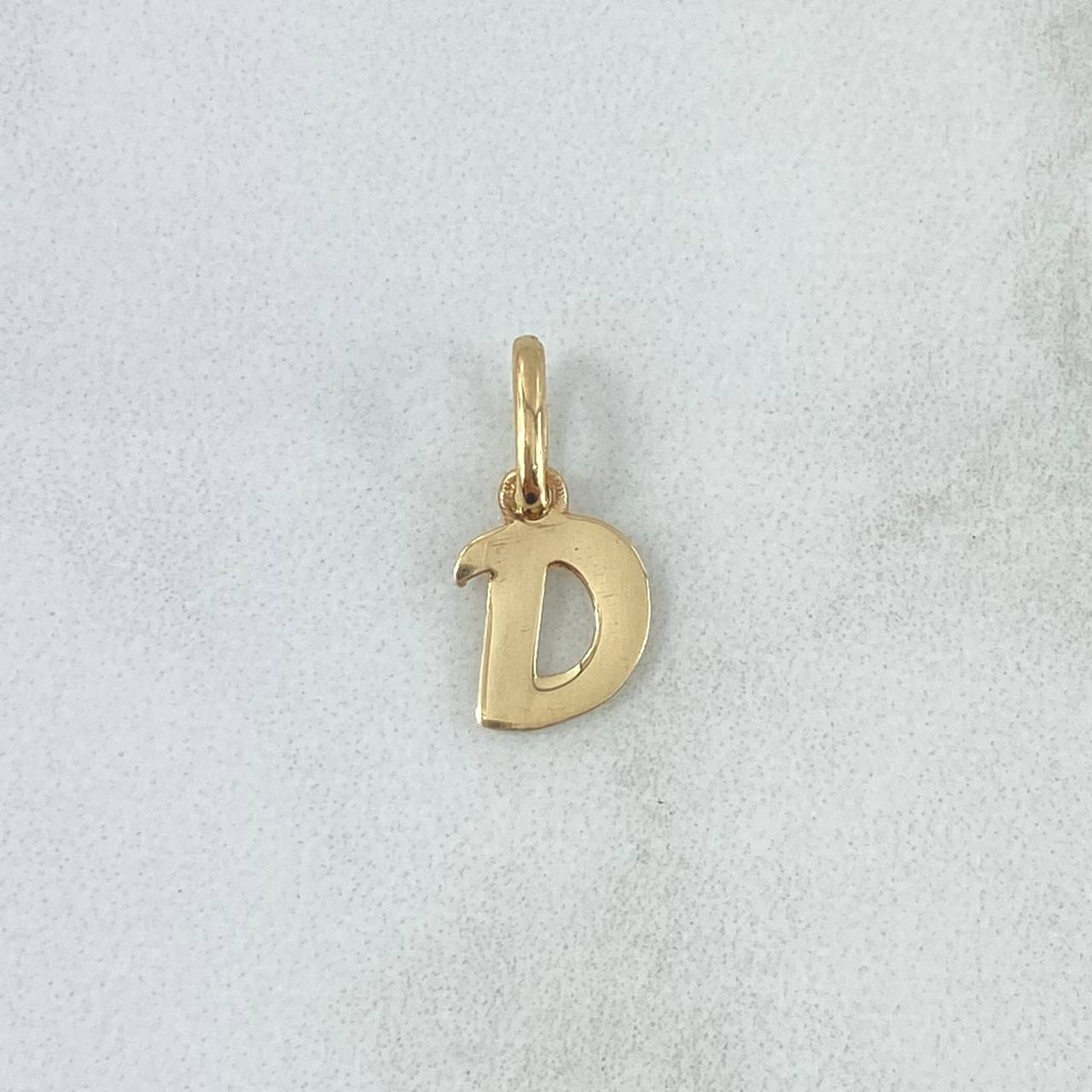 Dije Letra D Cursiva 0.5gr / 3/4 in / Oro Amarillo 18K ©