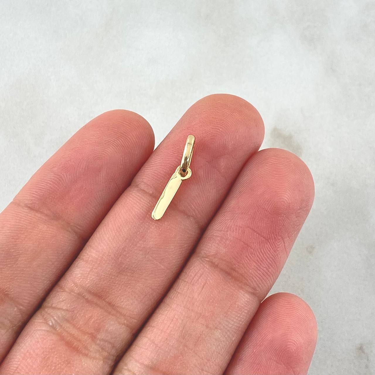 Pendant Letter I Italic 0.3gr / 1.6cm / Polished 18K Yellow Gold