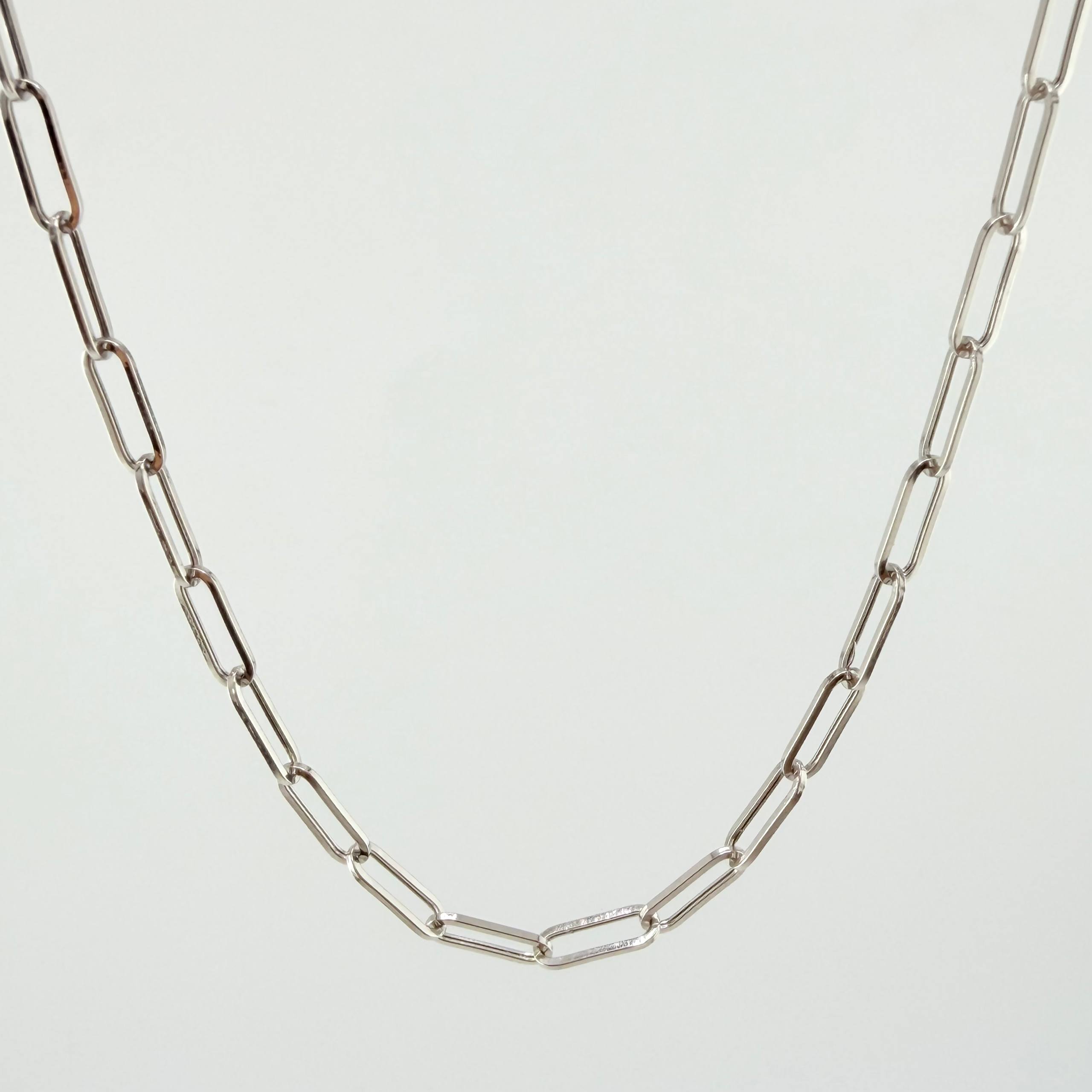 Cadena Cajón 4.45gr / 17 3/4 in / 3.3mm Oro Blanco +3 18K ©