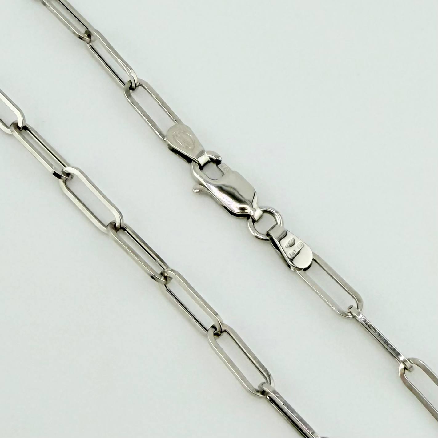 Cadena Cajón 4.45gr / 17 3/4 in / 3.3mm Oro Blanco +3 18K ©