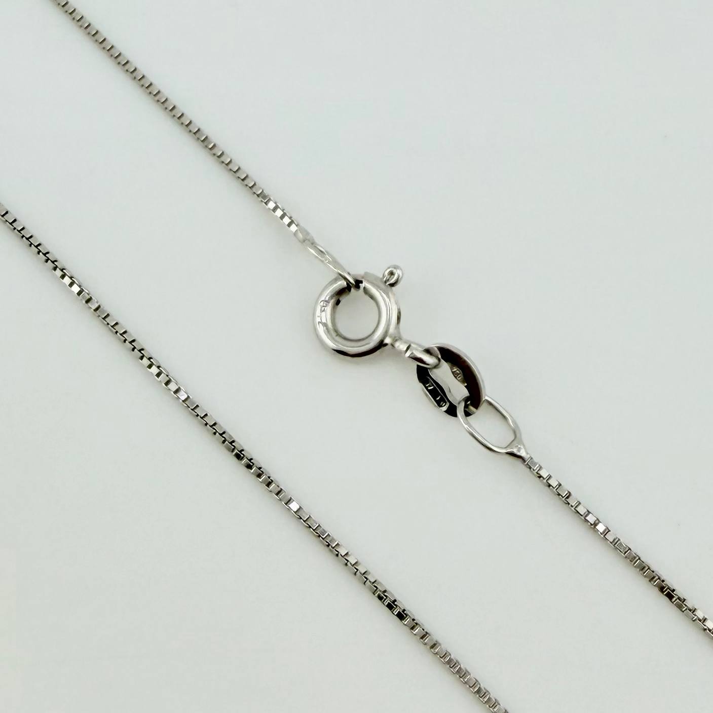 Cadena Veneciana 1.7gr / 15 3/4 in / 0.8mm Oro Blanco +3 18K ©