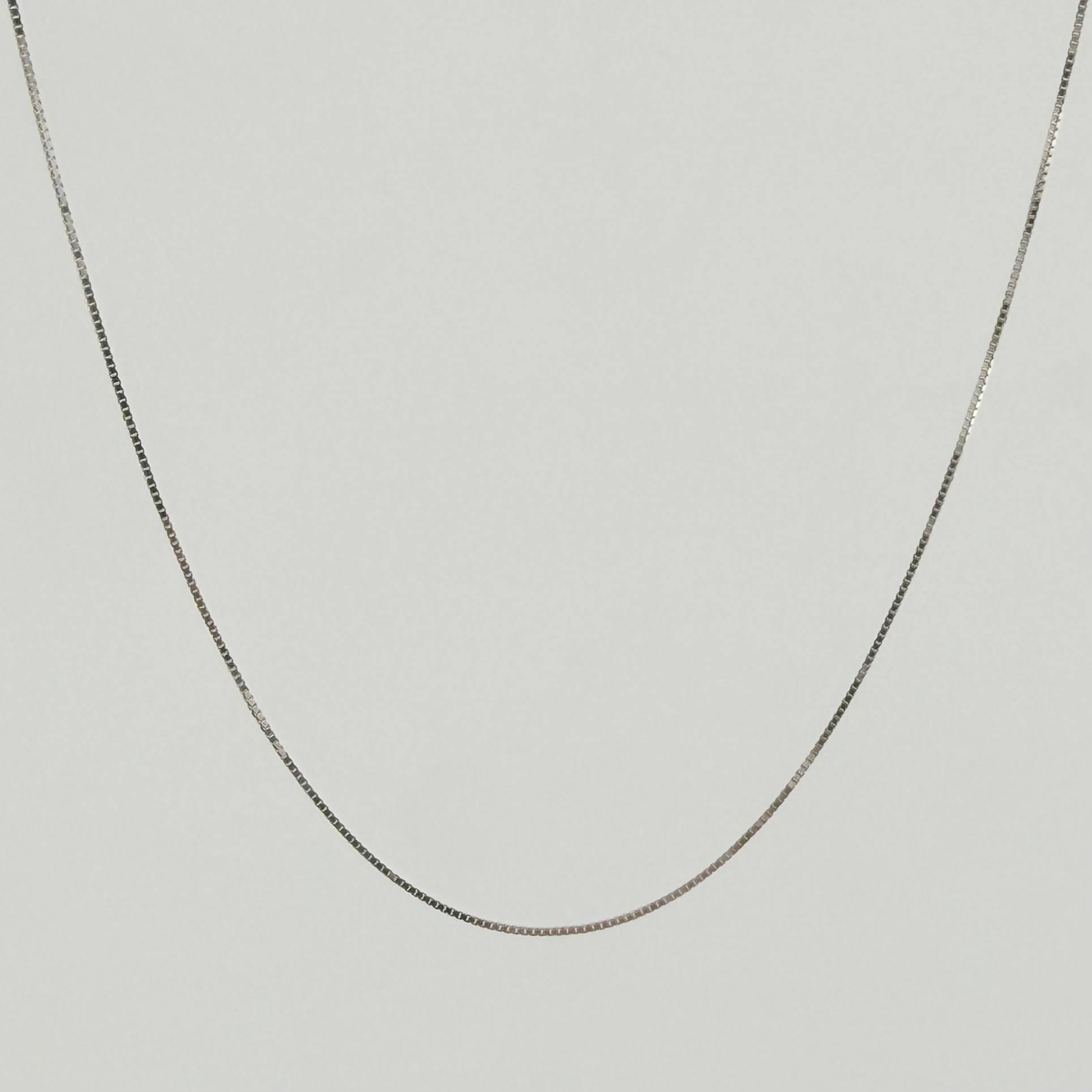 Cadena Veneciana 0.9gr / 15 3/4 in / 0.6mm Oro Blanco +3 18K ©