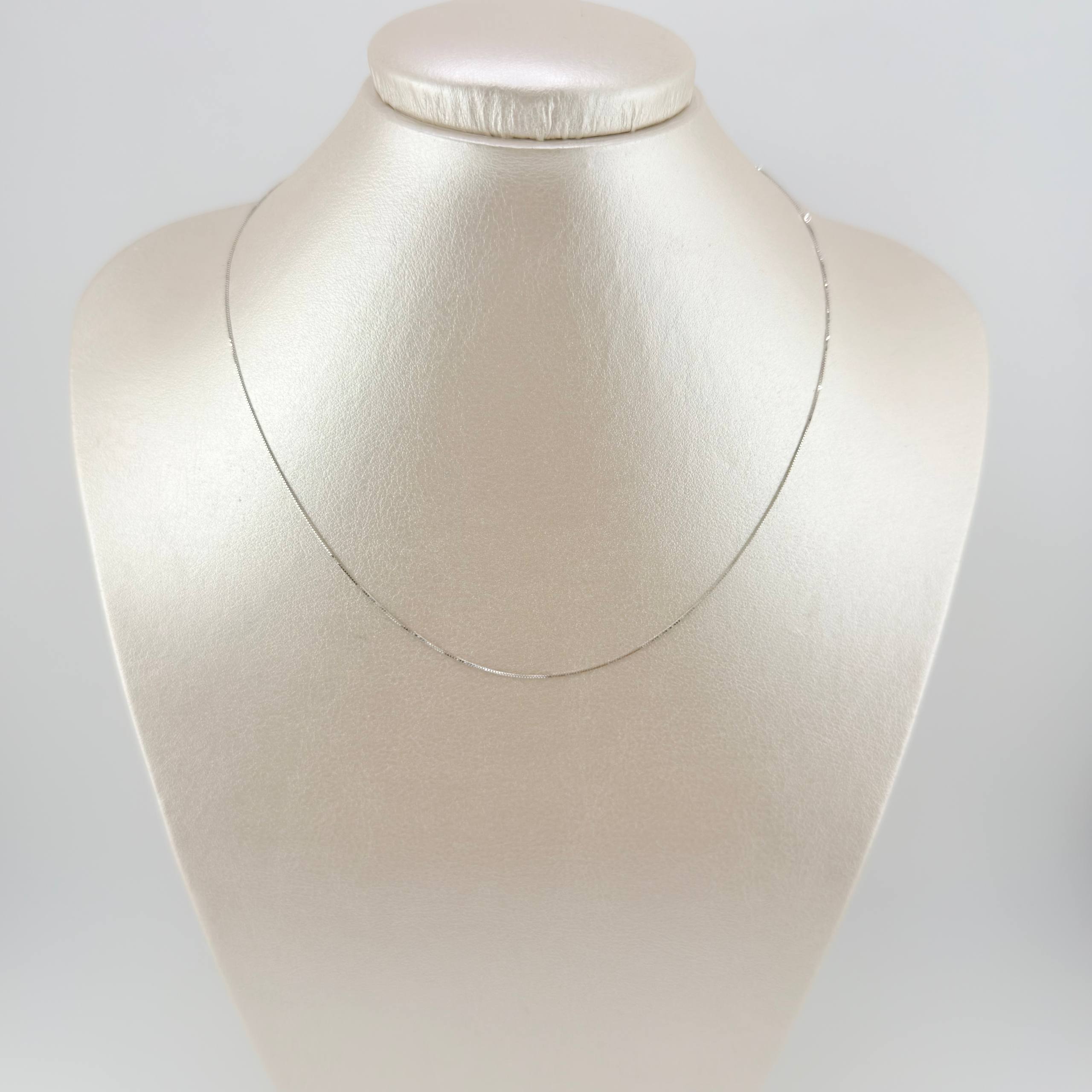 Cadena Veneciana 0.9gr / 15 3/4 in / 0.6mm Oro Blanco +3 18K ©