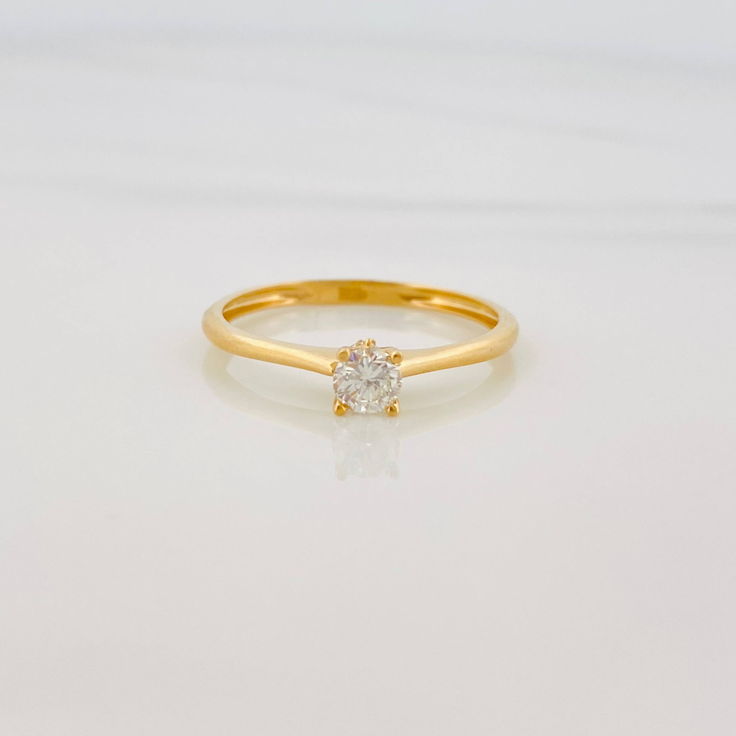 Anillo Solitario Diamantes 25 Pts 1.5 g / T7 1/2 Oro Amarillo 18K