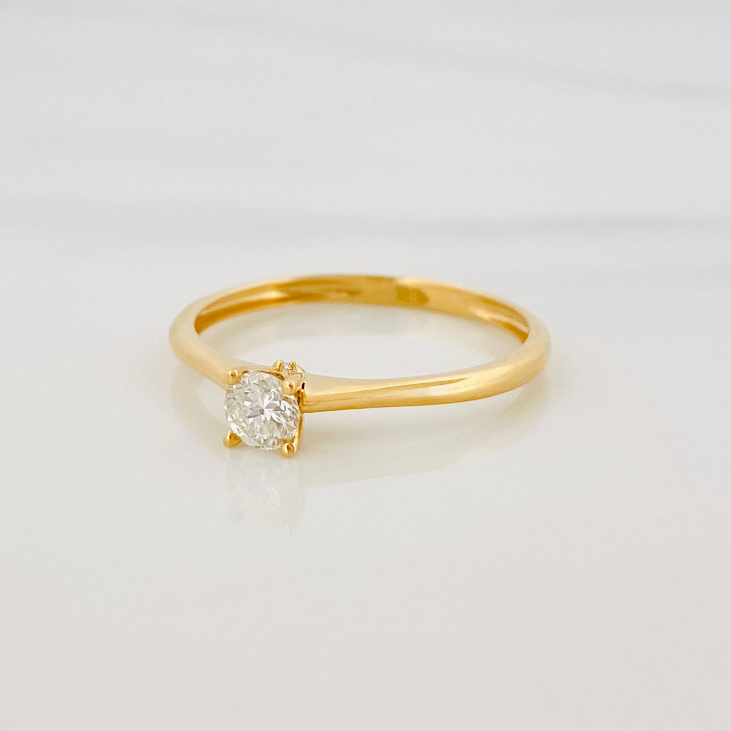 Anillo Solitario Diamantes 25 Pts 1.5 g / T7 1/2 Oro Amarillo 18K
