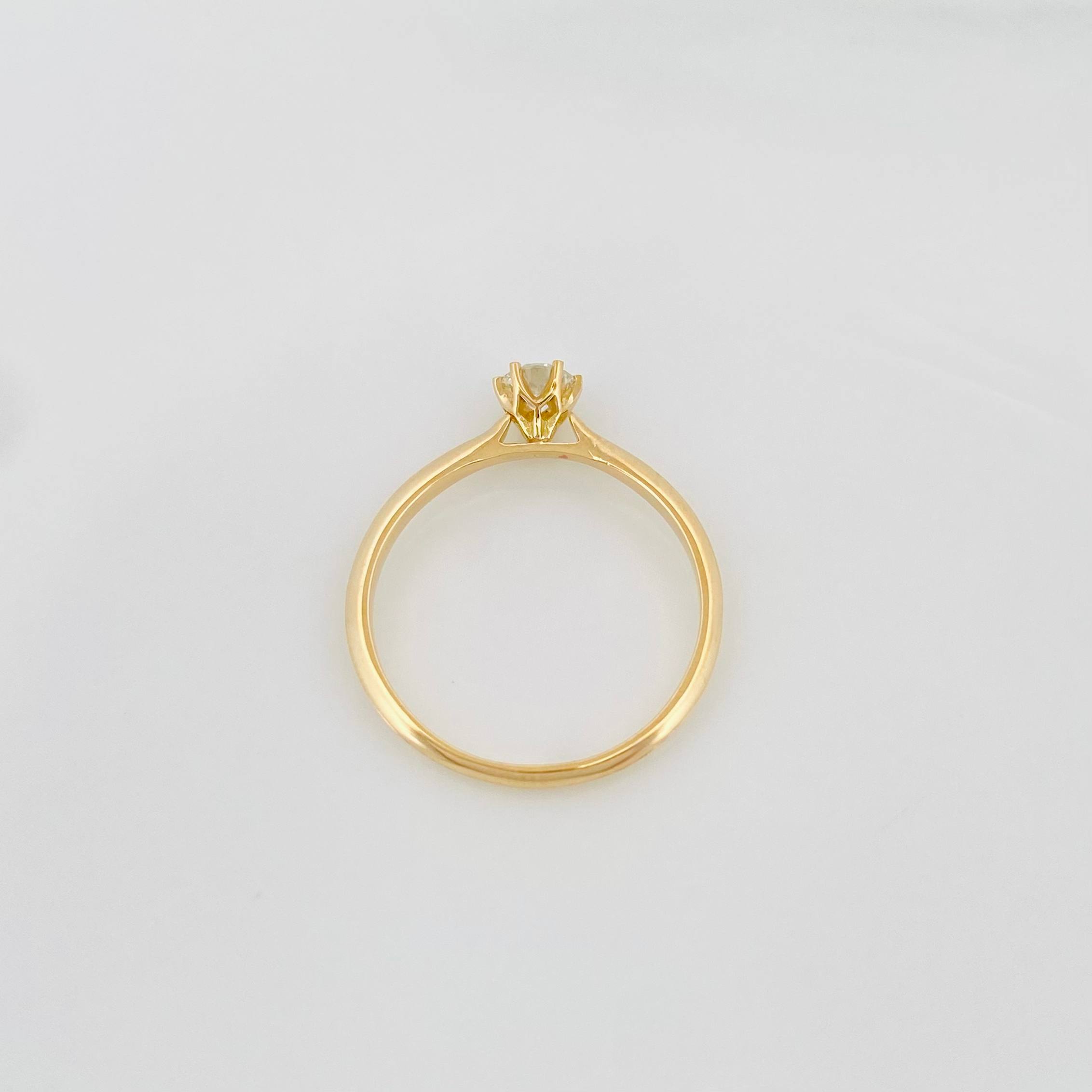 Diamond Solitaire Ring 24 Pts 1.6 g / T5 1/2 Yellow Gold 18K