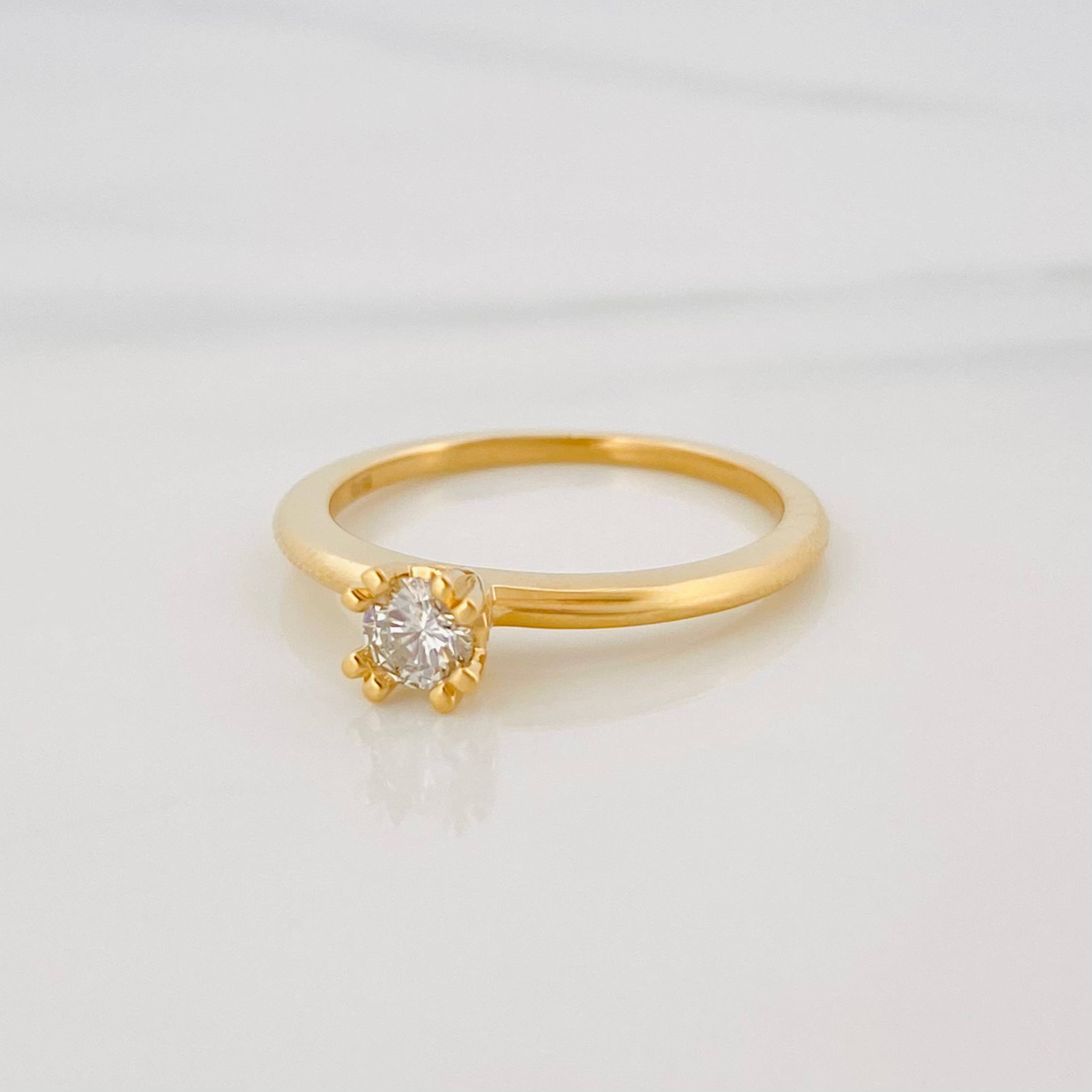 Anillo Solitario Diamante 24 Pts 2.8 g / T7 Oro Amarillo 18K