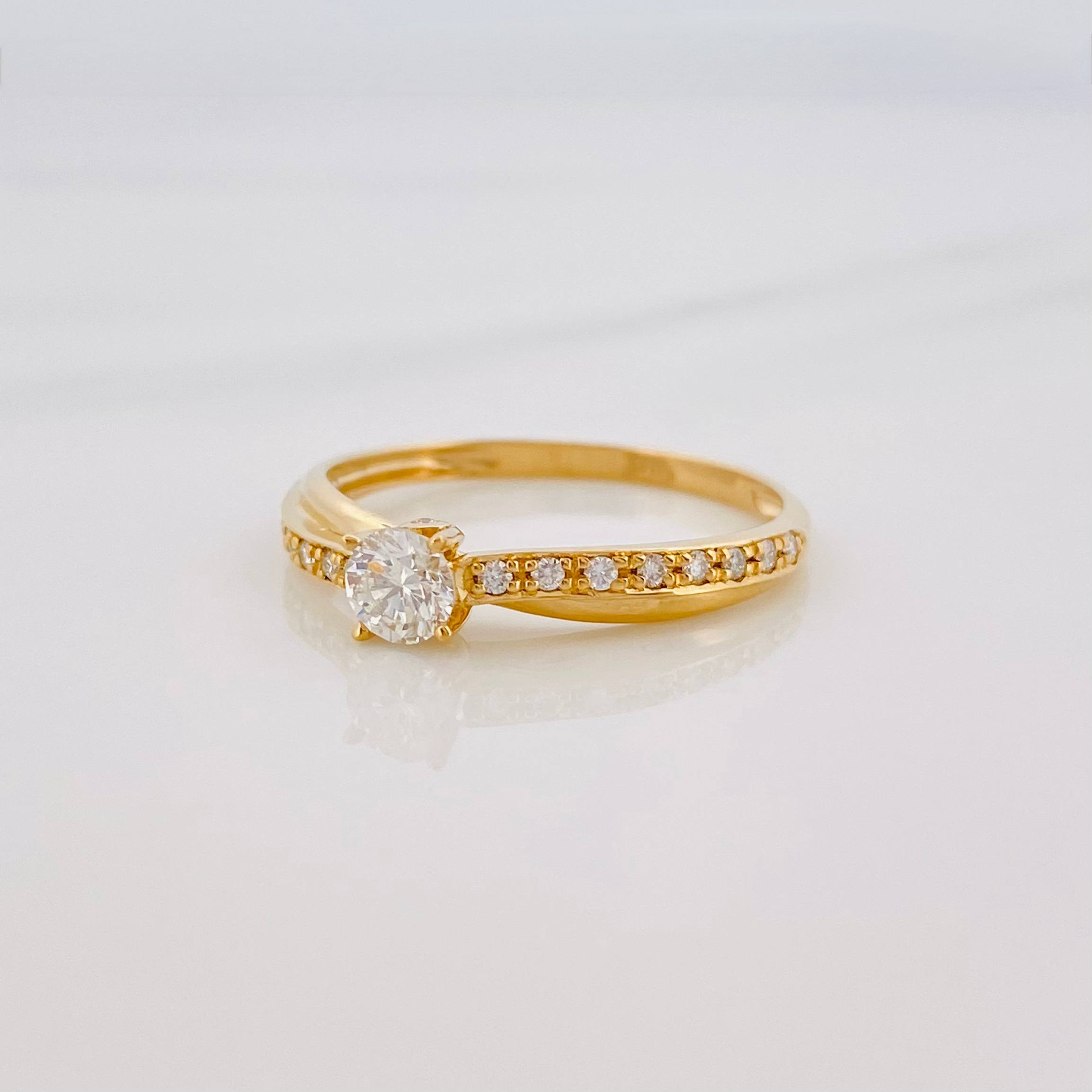 Anillo Solitario Diamantes 40 Pts 1.8 g / T7 1/2 Oro Amarillo 18K