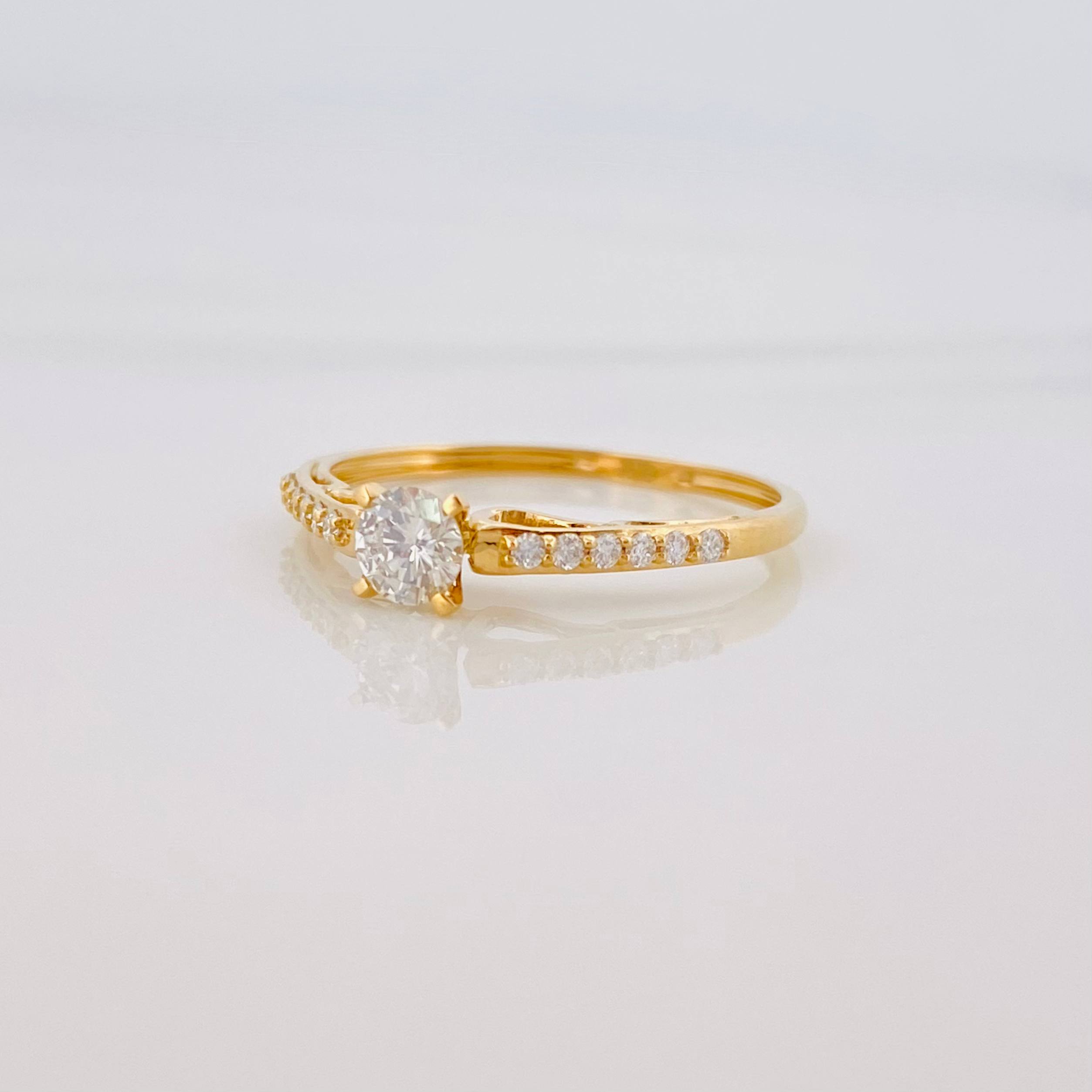 Anillo Solitario Diamantes 34 Pts 1.3 g / T7 Oro Amarillo 18K
