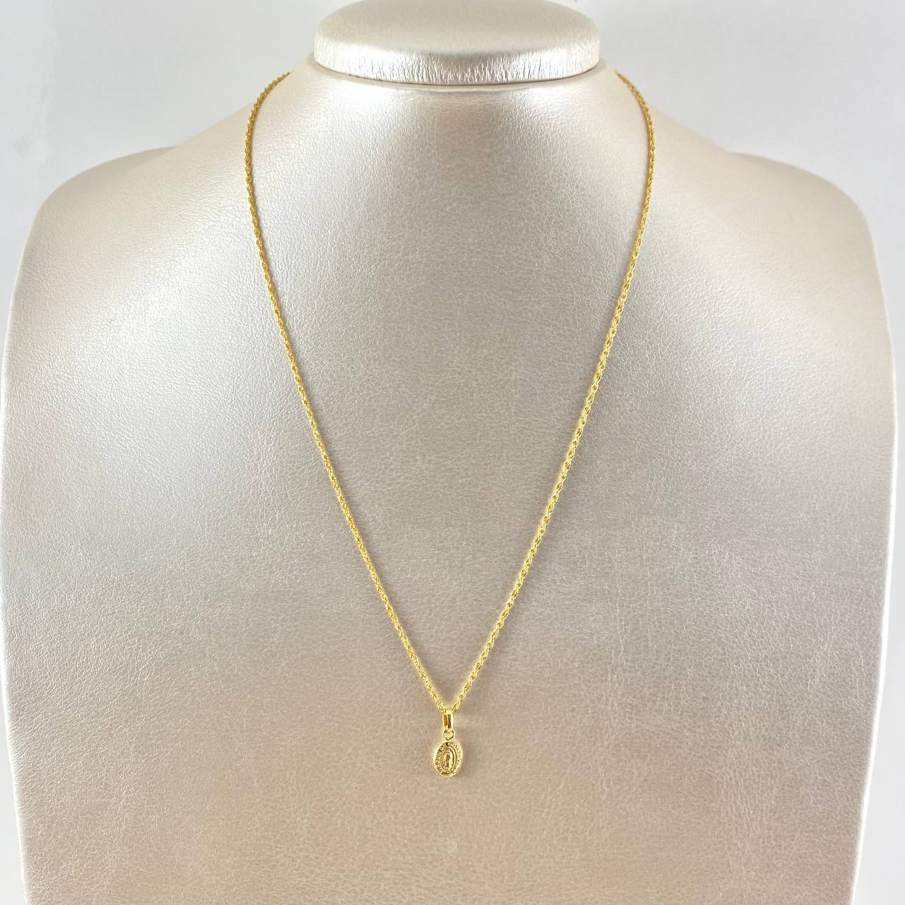 Set Set Cadena Lazo 0.95gr / 45cm / 1.2mm + Dije Virgen Guadalupe 0.4gr / 1.5cm Ovalo Mate Liso 1.35gr Oro Amarillo 18K (Oferta)