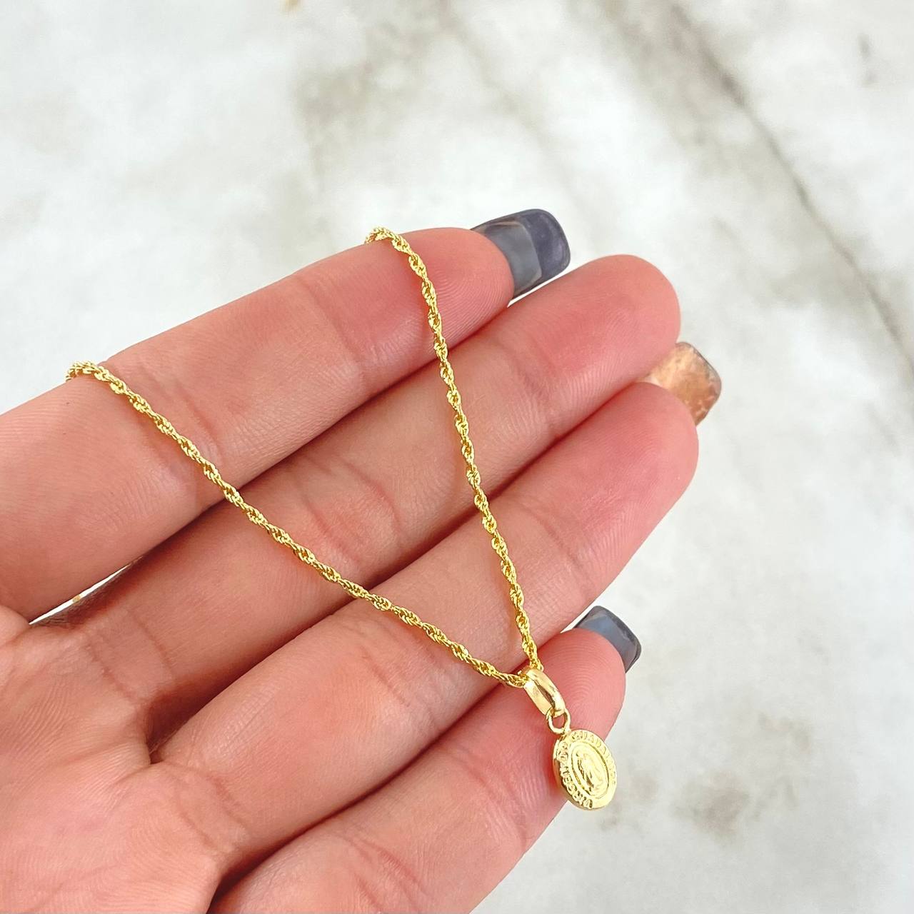 Set Set Cadena Lazo 0.95gr / 45cm / 1.2mm + Dije Virgen Guadalupe 0.4gr / 1.5cm Ovalo Mate Liso 1.35gr Oro Amarillo 18K (Oferta)