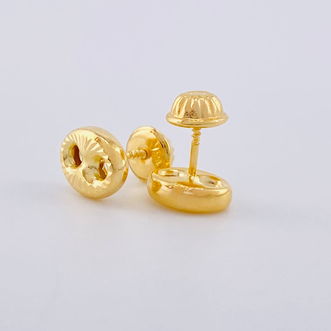 Stud Earrings Gc Diamond Cut 0.75 g / in / 6.4 mm Yellow Gold 18K