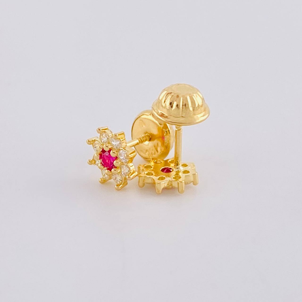 Stud Earrings Flower Eight Petals 0.85 g / in / 6.3 mm Yellow Gold 18K