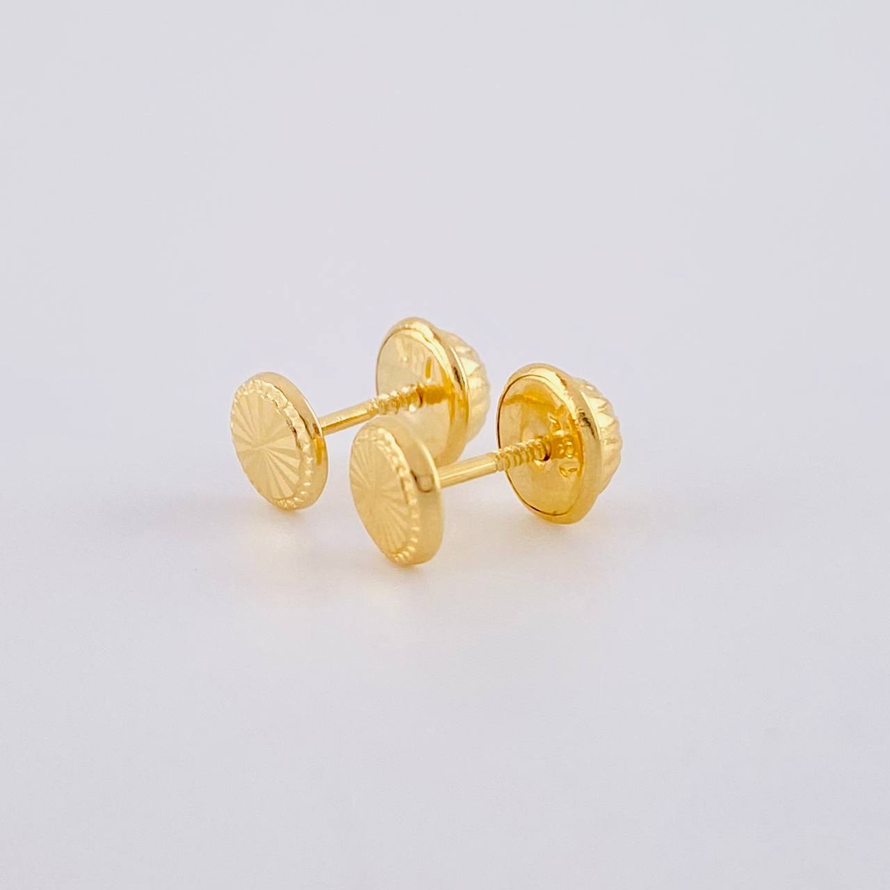 Topos Circulo Diamantado 0.55 g / in / 6 mm Oro Amarillo 18K