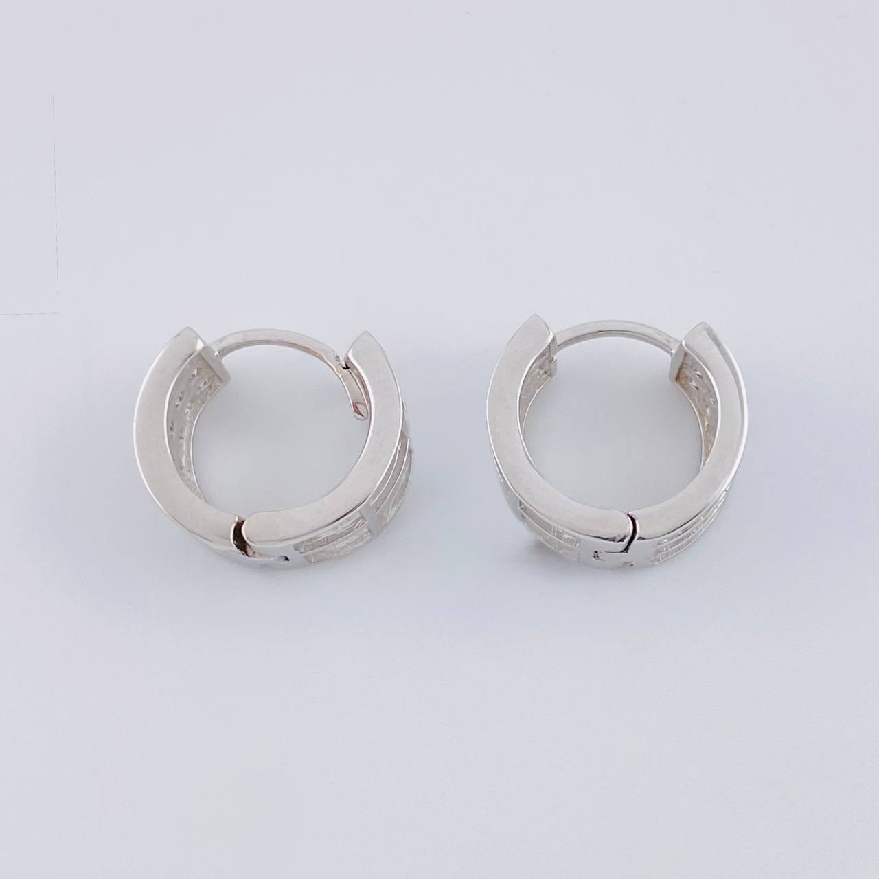 Candongas Triple Carril Basteado 3.35 g / 1/2 in Oro Blanco 18K