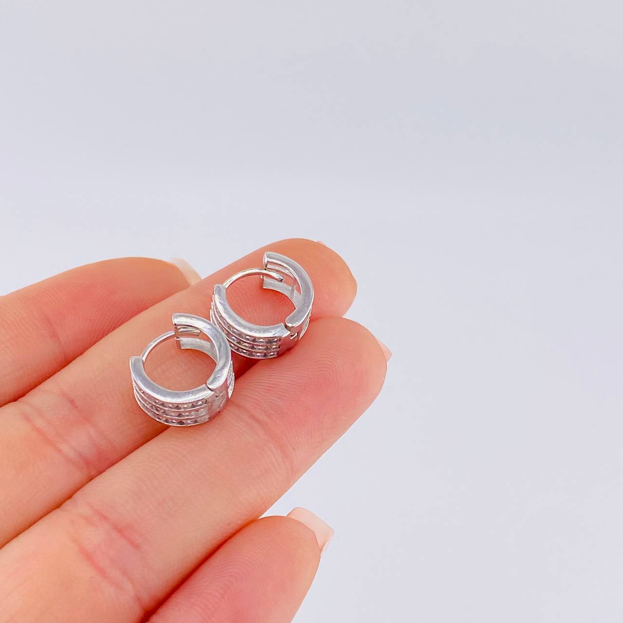 Candongas Triple Carril Basteado 3.35 g / 1/2 in Oro Blanco 18K