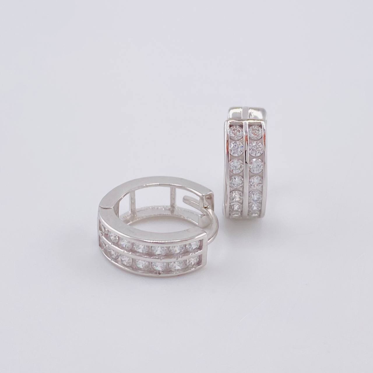 Candongas Doble Carril Basteado 2.6 g / 1/2 in Oro Blanco 18K