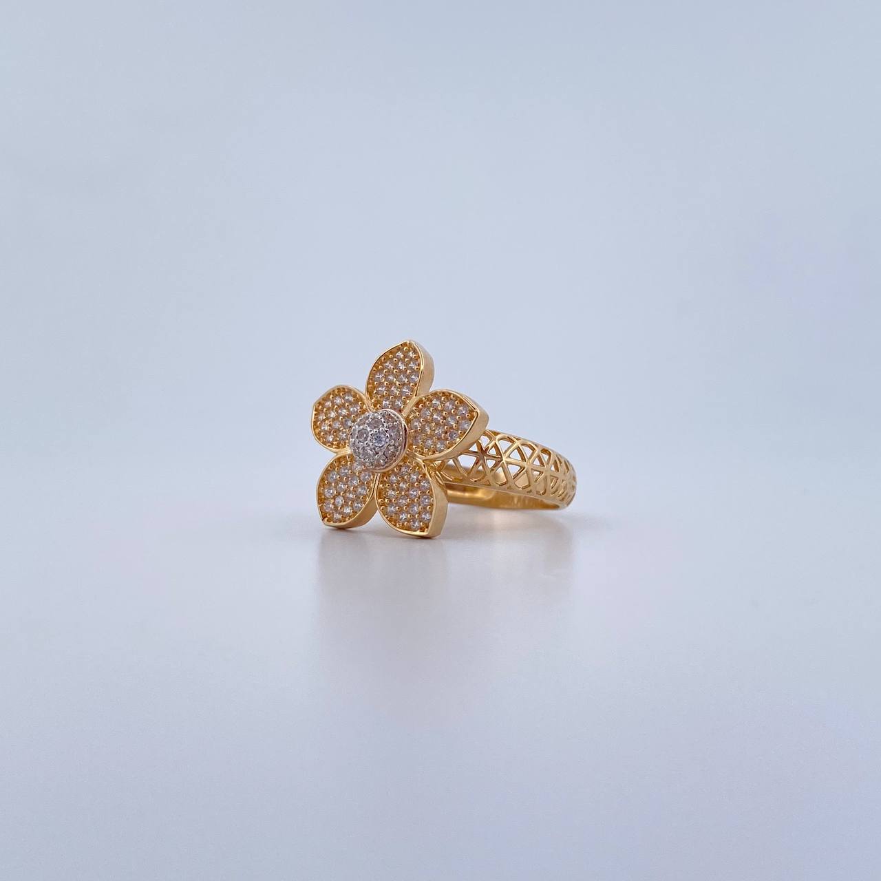 Sakura Flower Ring 3.5gr / T5 3/4 / White Zircons Two 18K Yellow and White Golds &