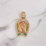 Dije Herradura Caballo 13.9gr / 4.8cm / Circones Blancos Verdes Dos OrosAmarillo Rosa 18K #