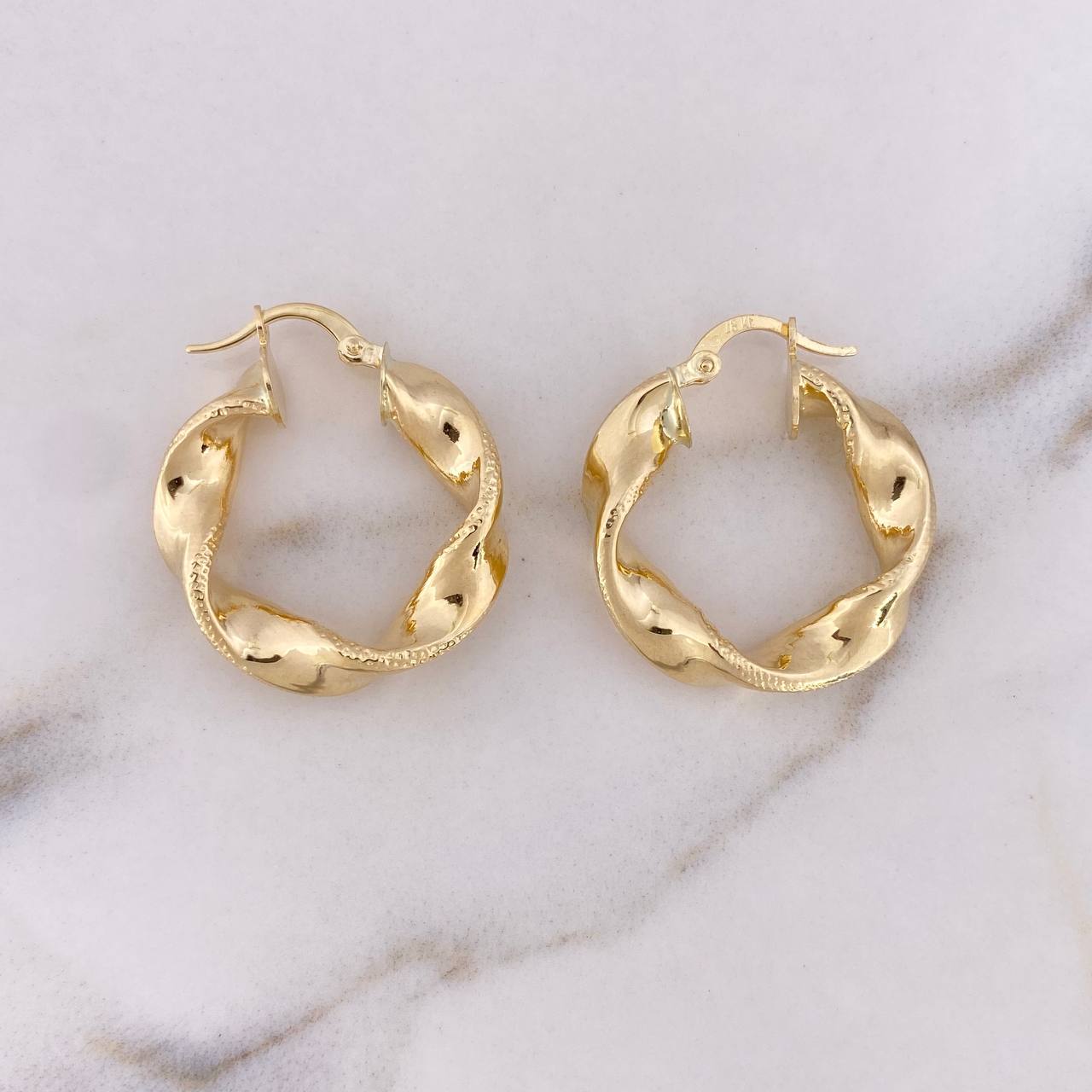 Hoop Earrings Demi 4.8gr / 2.8cm / Yellow Gold 18K Dotted Flower &