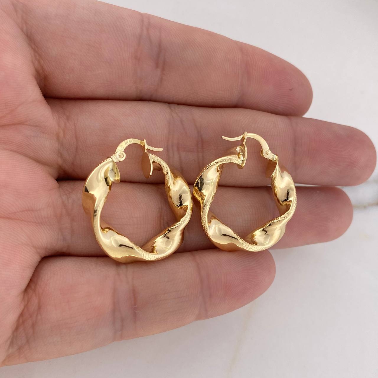 Hoop Earrings Demi 4.8gr / 2.8cm / Yellow Gold 18K Dotted Flower &