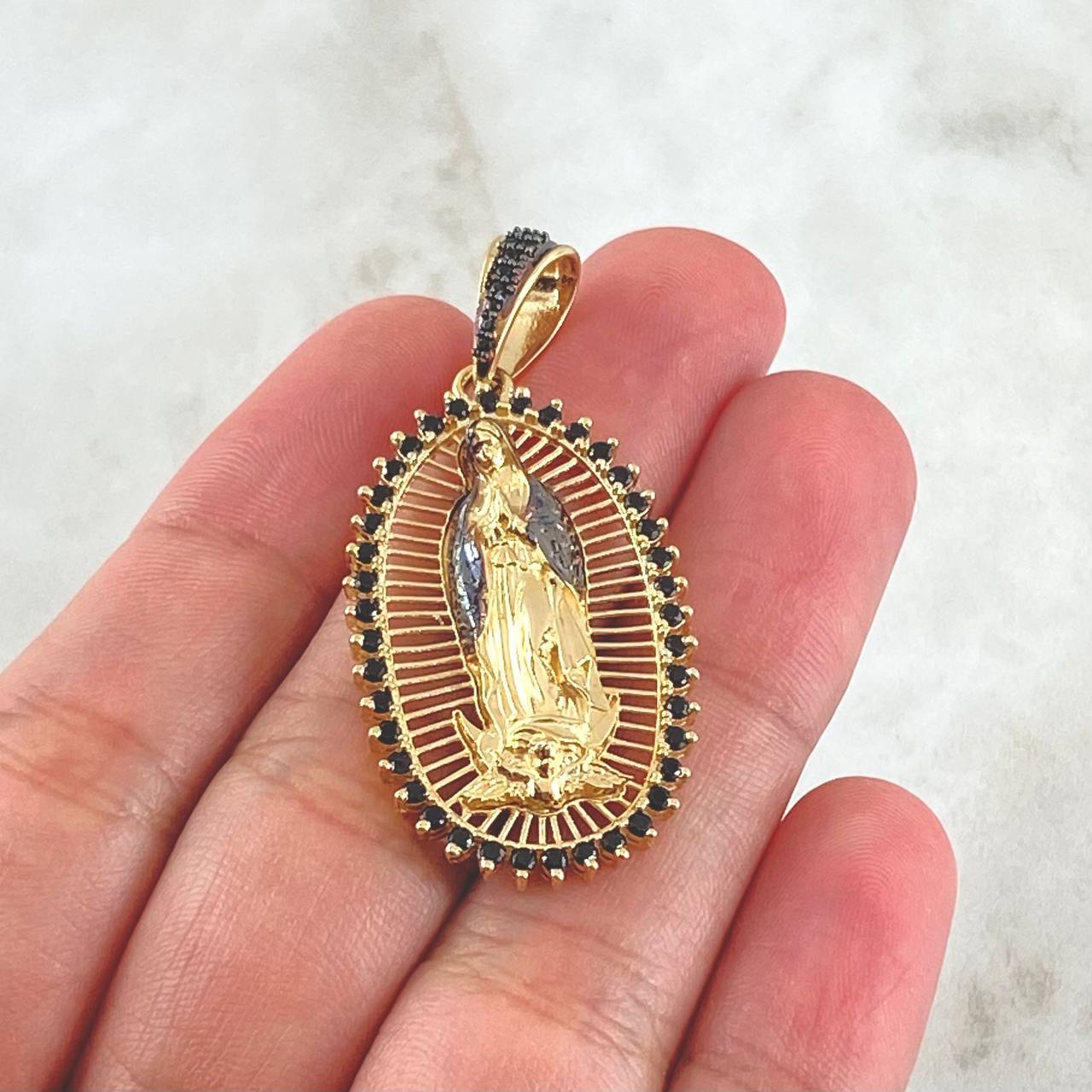 Pendant Virgin of Guadalupe 6.9gr / 4.5cm (1.8in) / 18K Gold