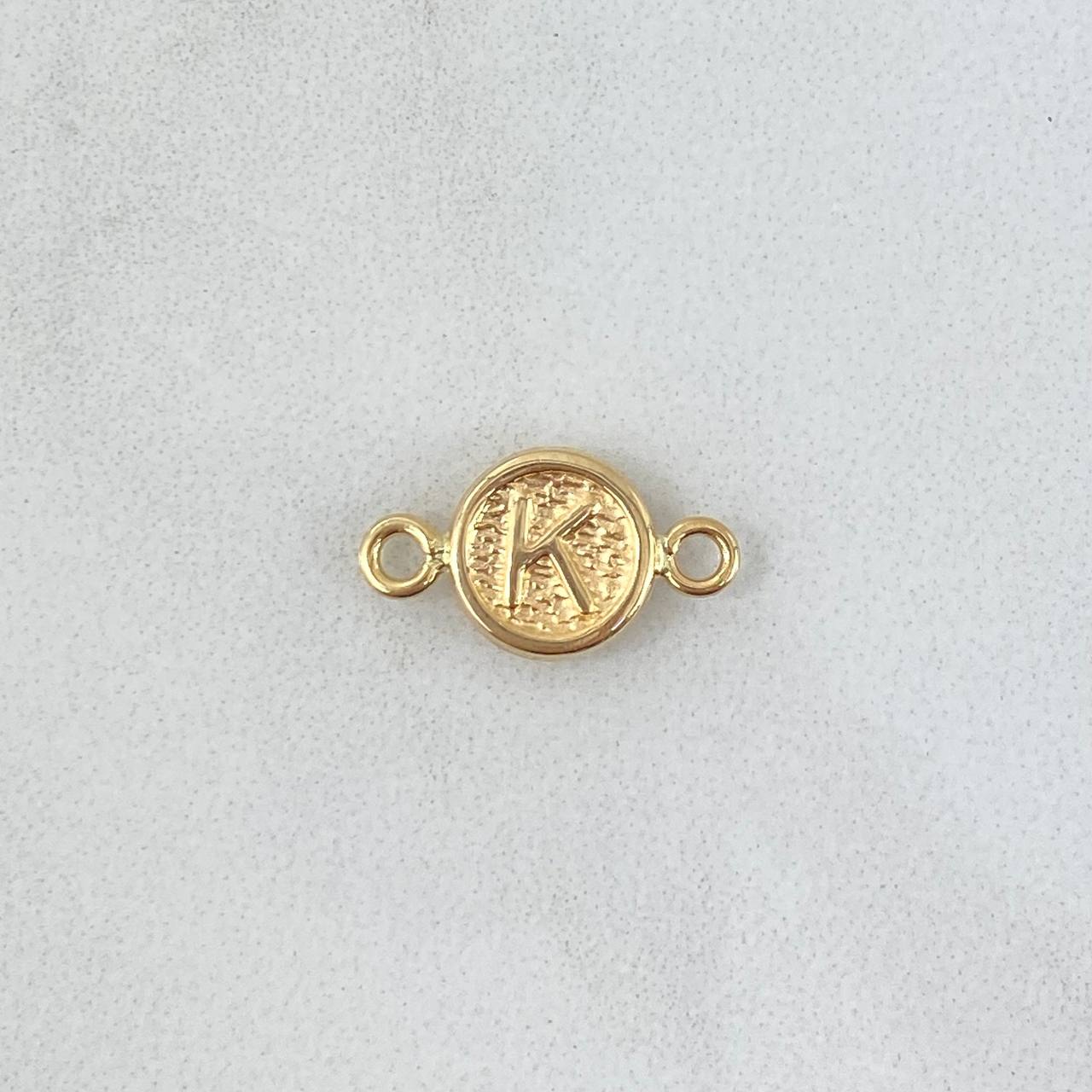 Herraje Letra K 0.35gr / 1.5cm / Circulo Texturizado Rustico Oro Amarillo 18K