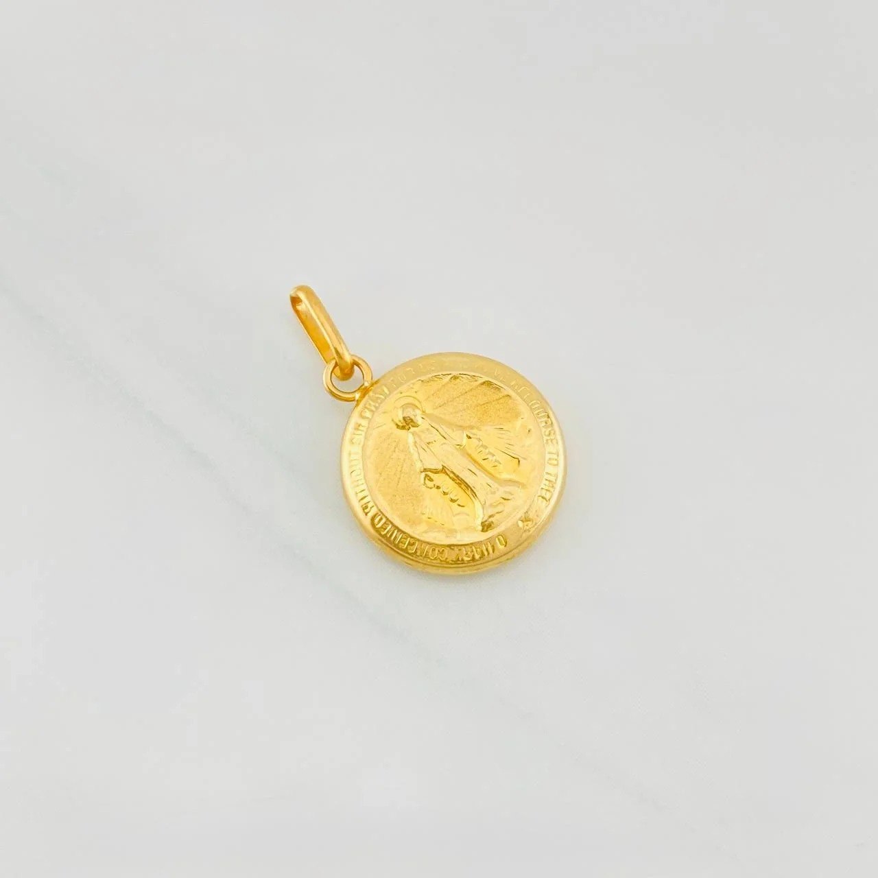 Pendant Miraculous Virgin 0.65g / 3/4 in Yellow Gold 18K