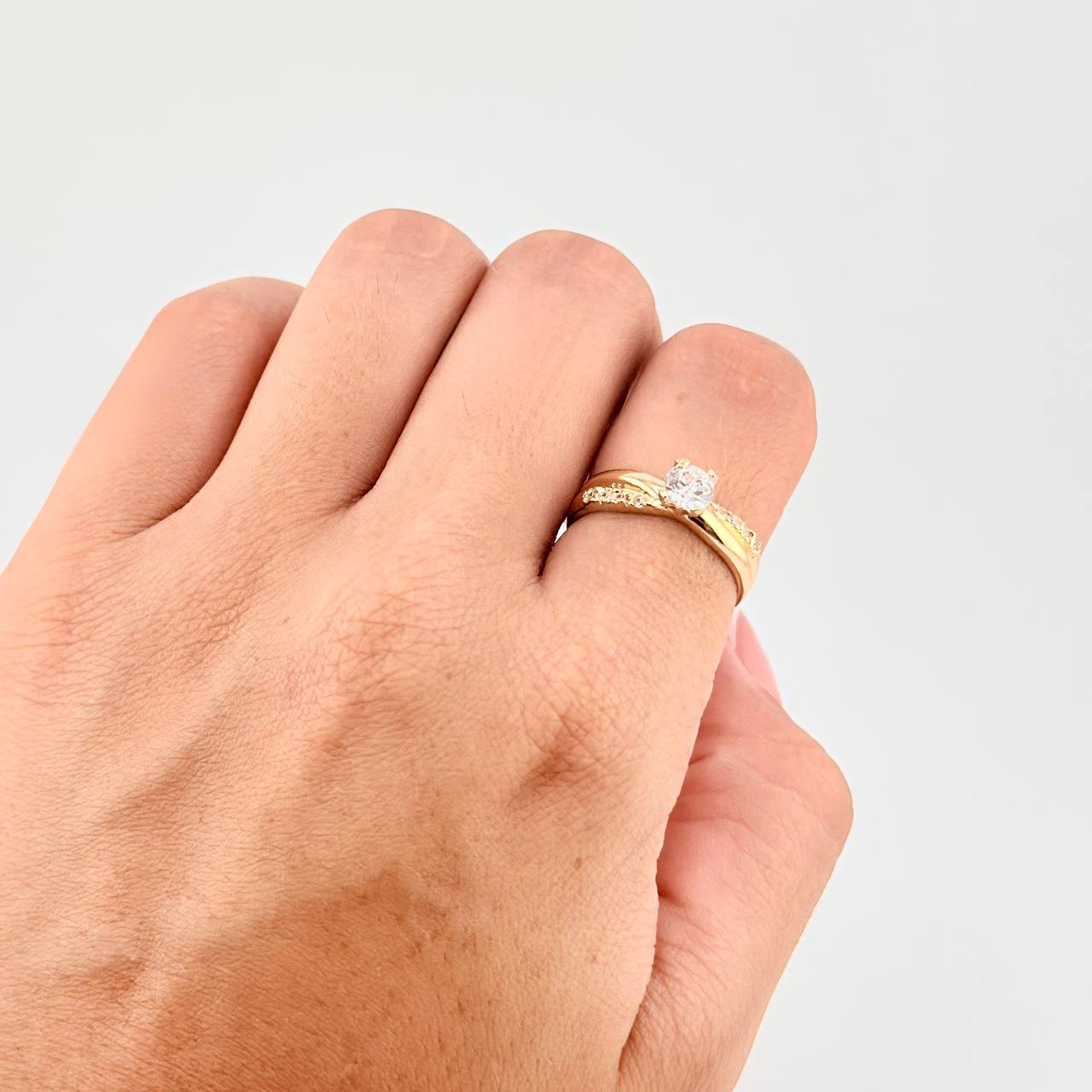 Crossed Solitaire Ring 3.2g / T7 1/2 18K Yellow Gold