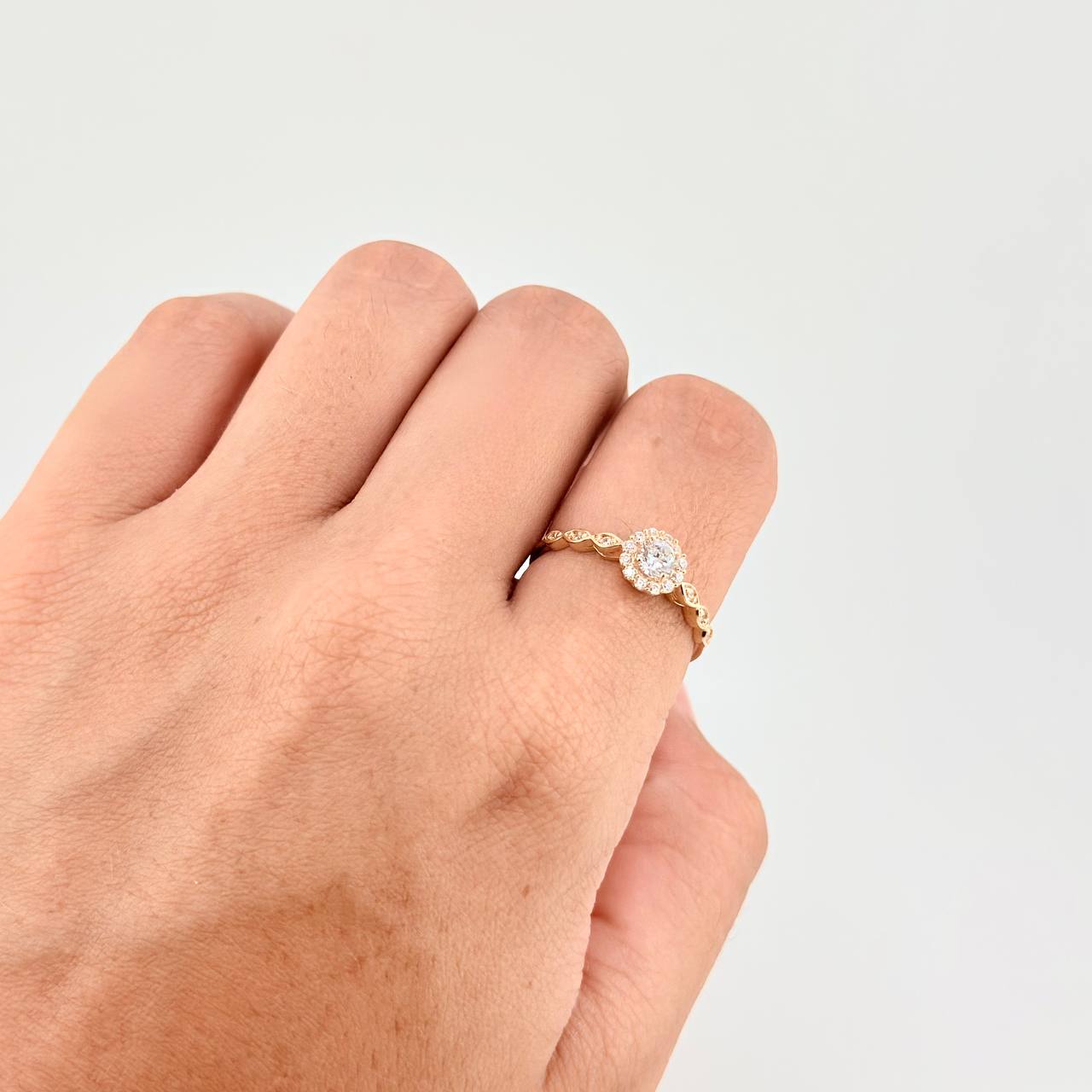 Anillo Halo Ojal 1.95g / T7 3/4 Oro Amarillo 18K