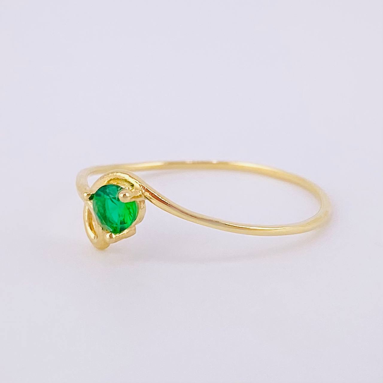 Anillo Chispa Curva 0.8g / T7 1/2 Oro Amarillo 18K