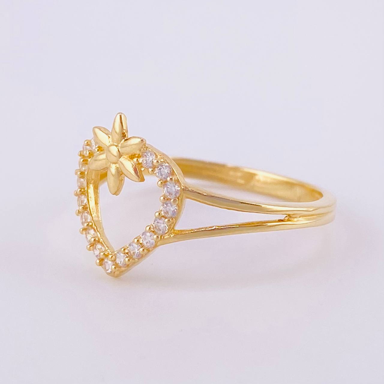 Strawberry Ring 1.9g / T7 Yellow Gold 18K