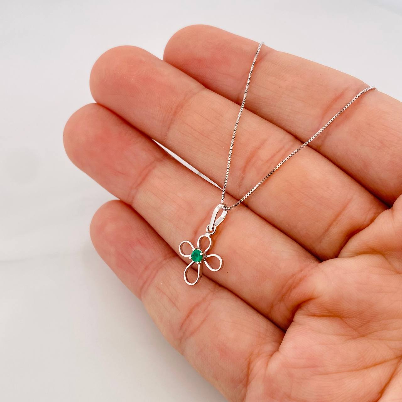 Venetian Chain Set + Cross Pendant Emerald 6pts / 1.45g / 18 in 18K White Gold