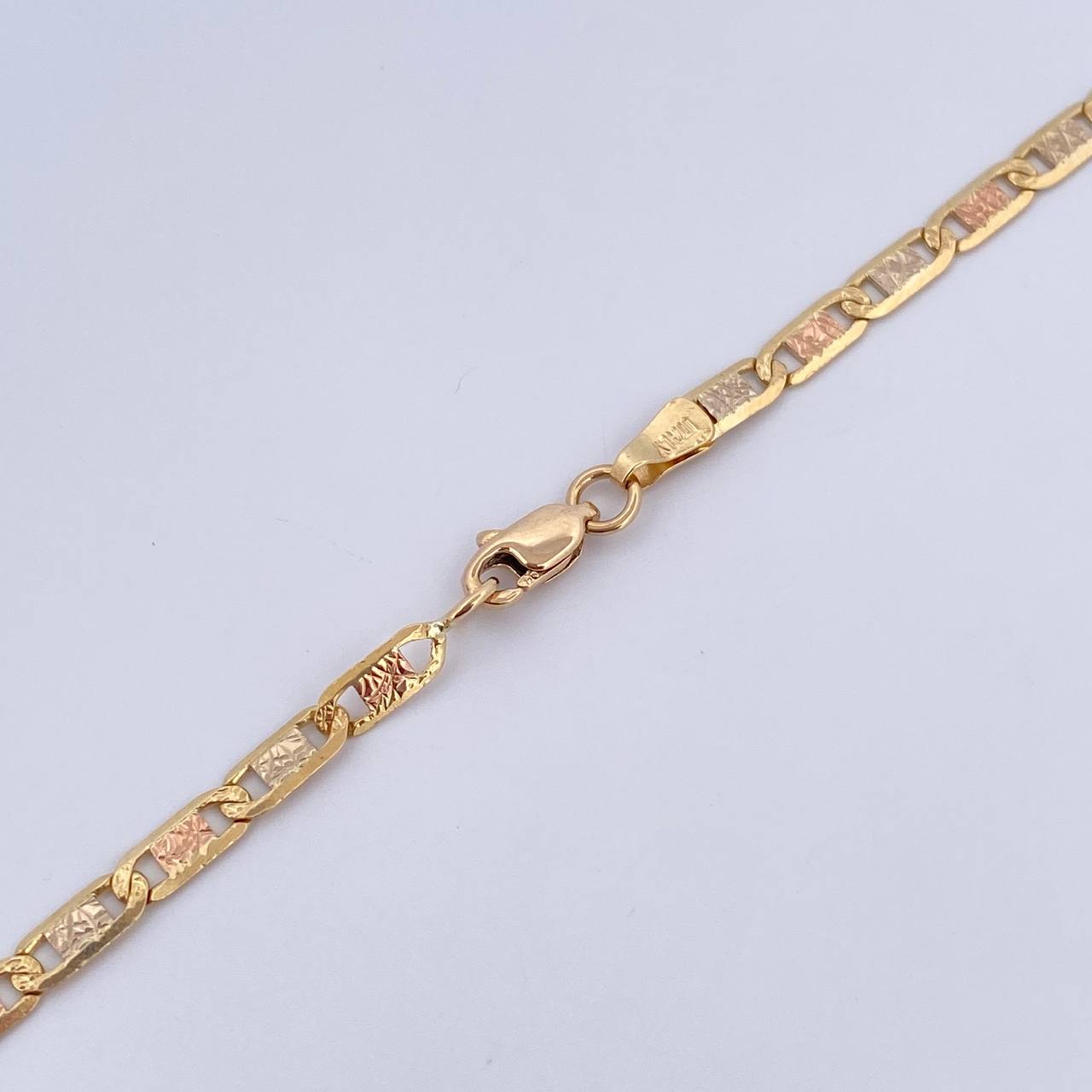 Cadena Escalera Plana 10gr / 54.4cm / 2.9mm Diamantada Tres Oros +3 18K $