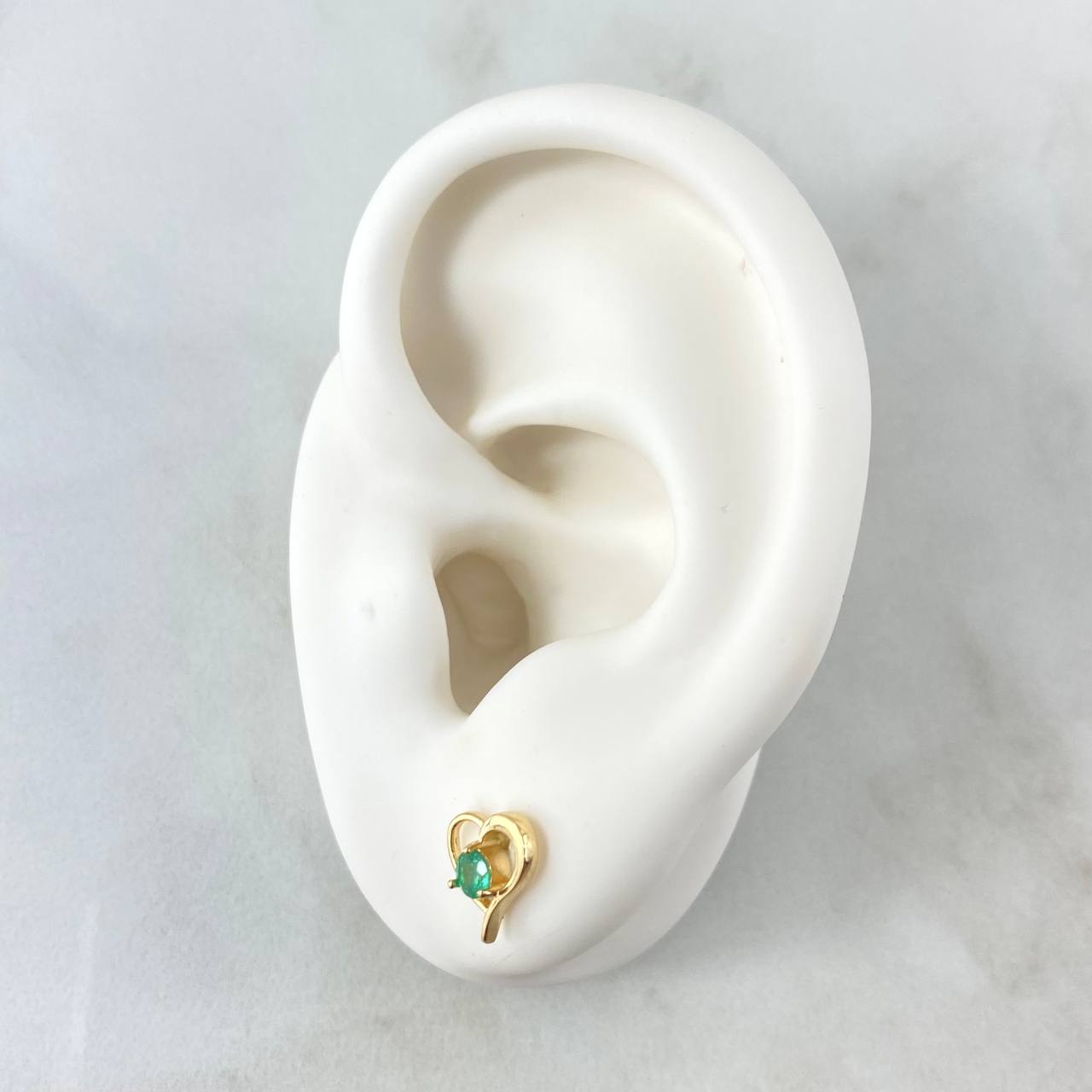 Topos Corazón Silueta 1.3gr / 8mm Esmeraldas 24pts Broche Mariposa Oro Amarillo 18K (Joya) *