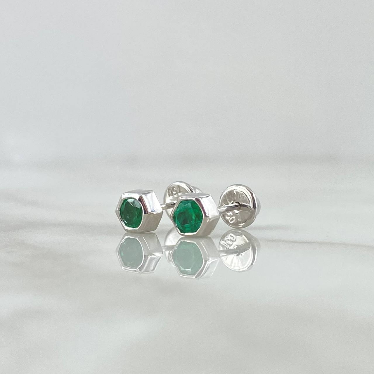 Topos Piedra Hexágonal 1.45gr / 4.8mm Esmeraldas 36pts Oro Blanco 18K (Joya) *