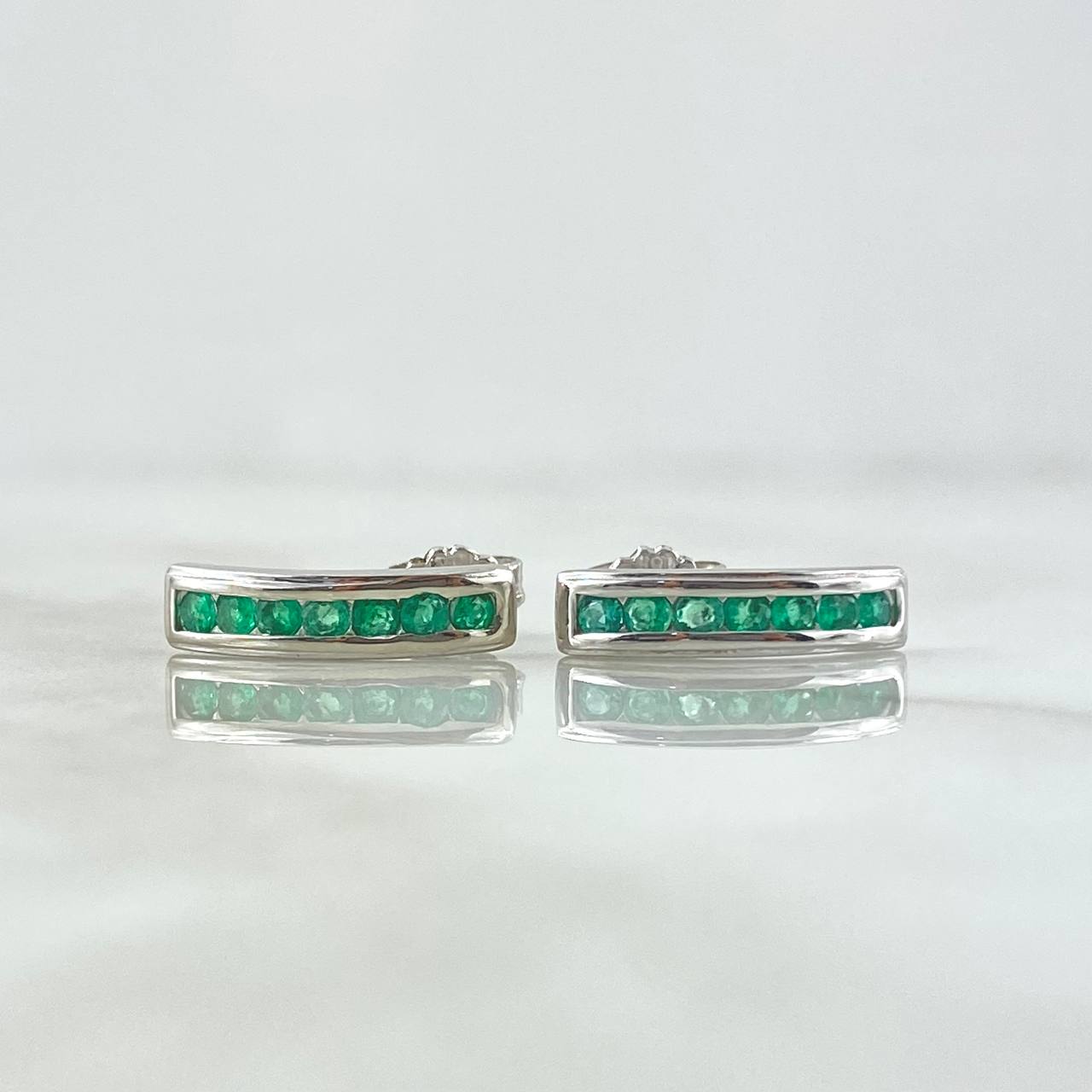 Topos Carril Curvo 2.45gr / 1.5cm / Esmeraldas 46pts Broche Mariposa Oro Blanco 18K (Joya) *