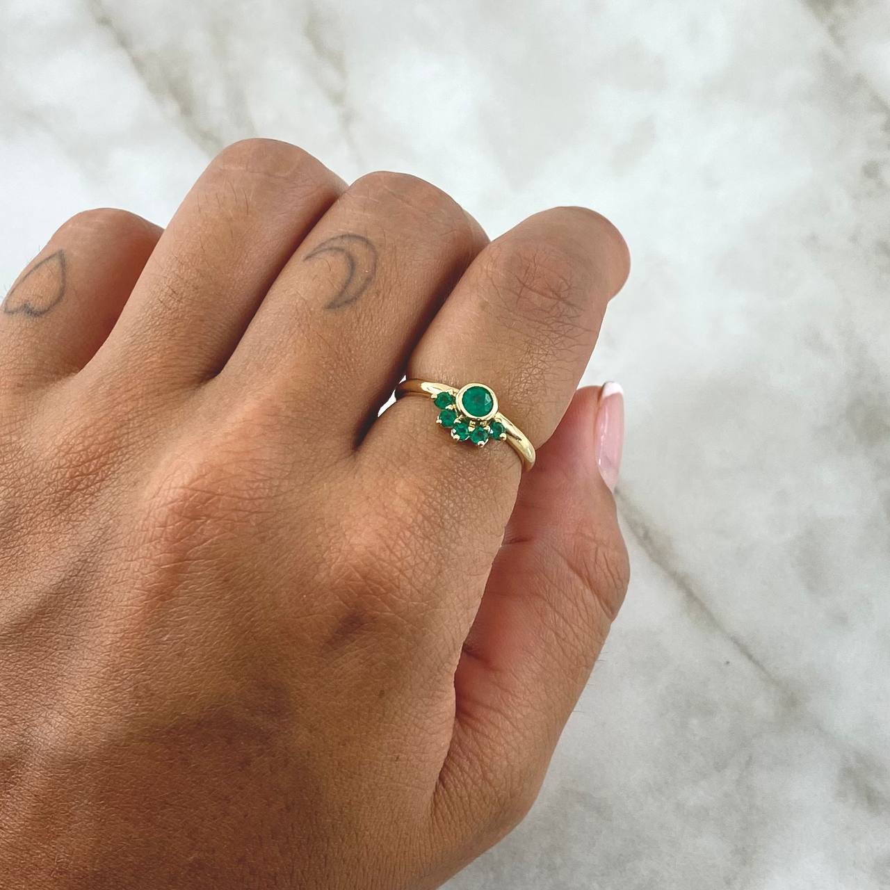 Ring Solitaire Peacock Tail 2.7gr / Size 6 1/2 / Emeralds 39pts 18K Yellow Gold (Jewel) *