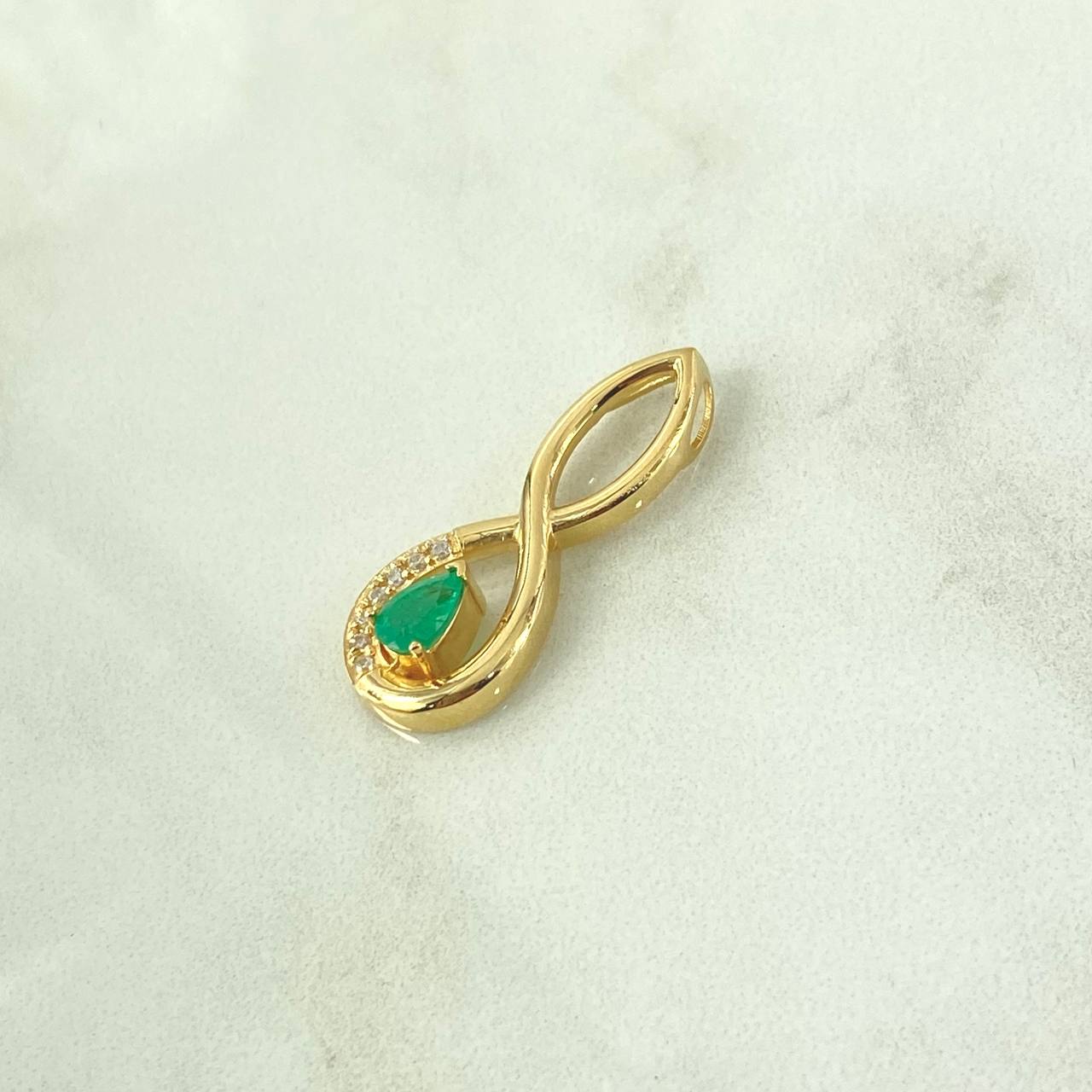 Dije Infinito Musical 3.15gr / 2.8cm / Esmeralda 77pts Oro Amarillo 18K (Joya) *
