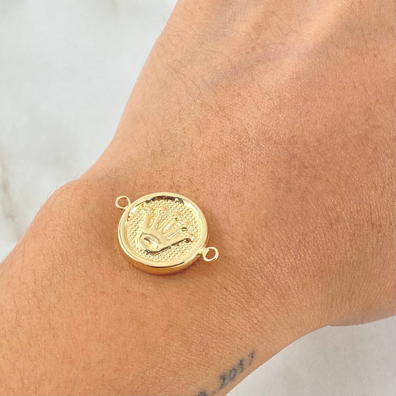 Charm Crown 1.35gr / 0.9in / 18K Gold