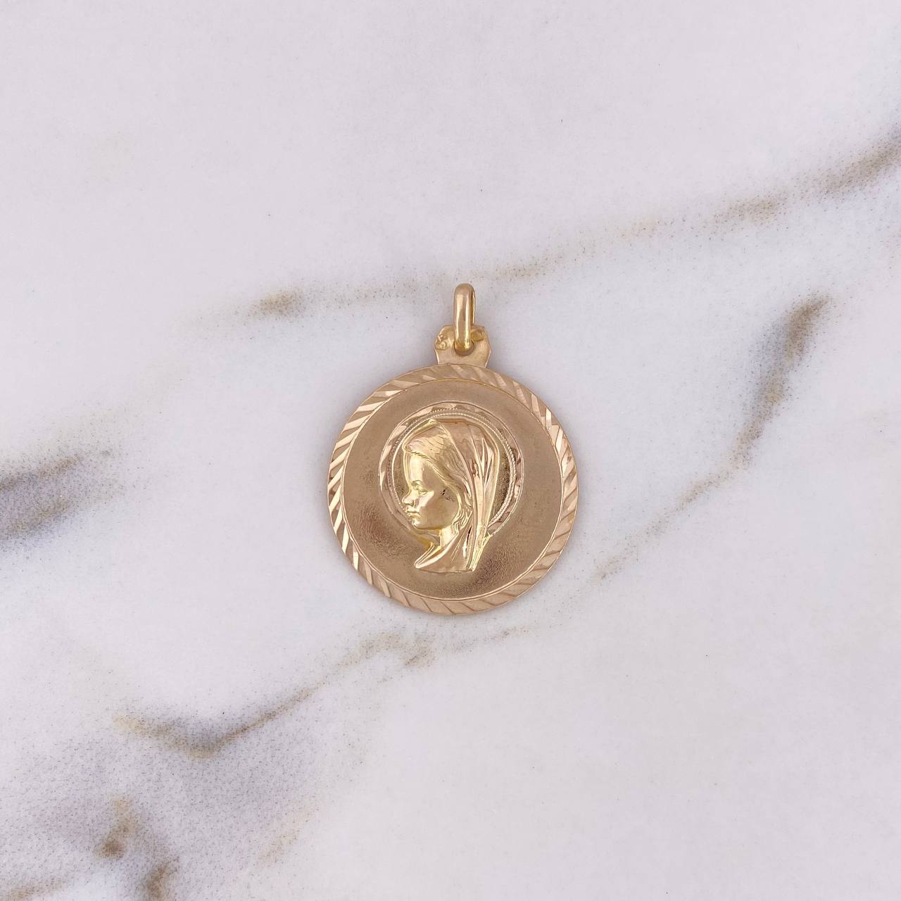 Pendant Virgin Mary 3.9gr / 2.9cm / 18K Yellow Gold #