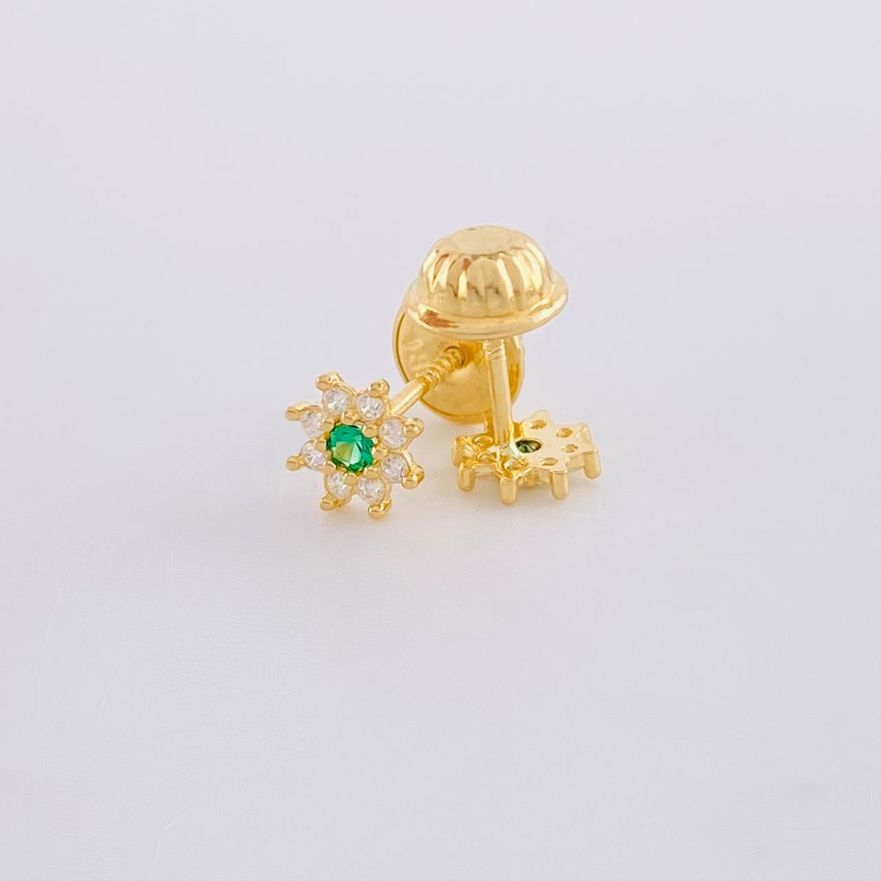 Stud Earrings Flower Eight Petals 0.6 g / in / 5 mm Yellow Gold 18K