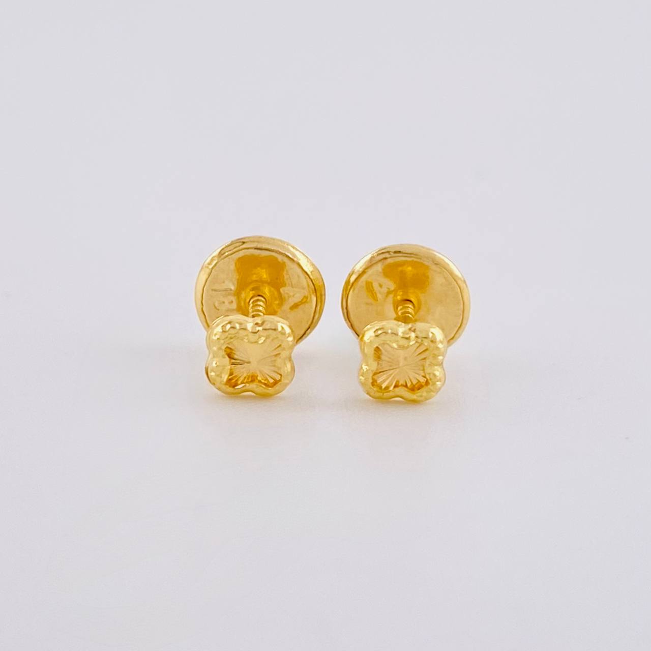 Topos Trébol Diamantado 0.4 g / in / 3.5 mm Oro Amarillo 18K