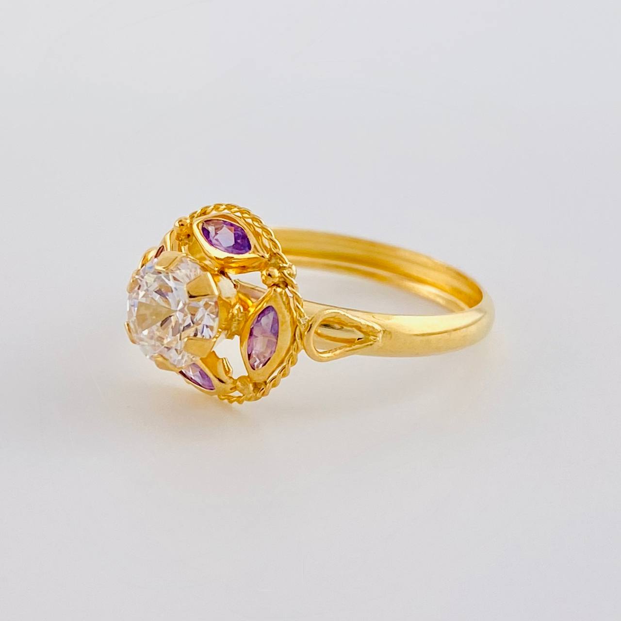 Aura Vintage Solitaire Ring 2 g / T8 1/4 Yellow Gold 18K