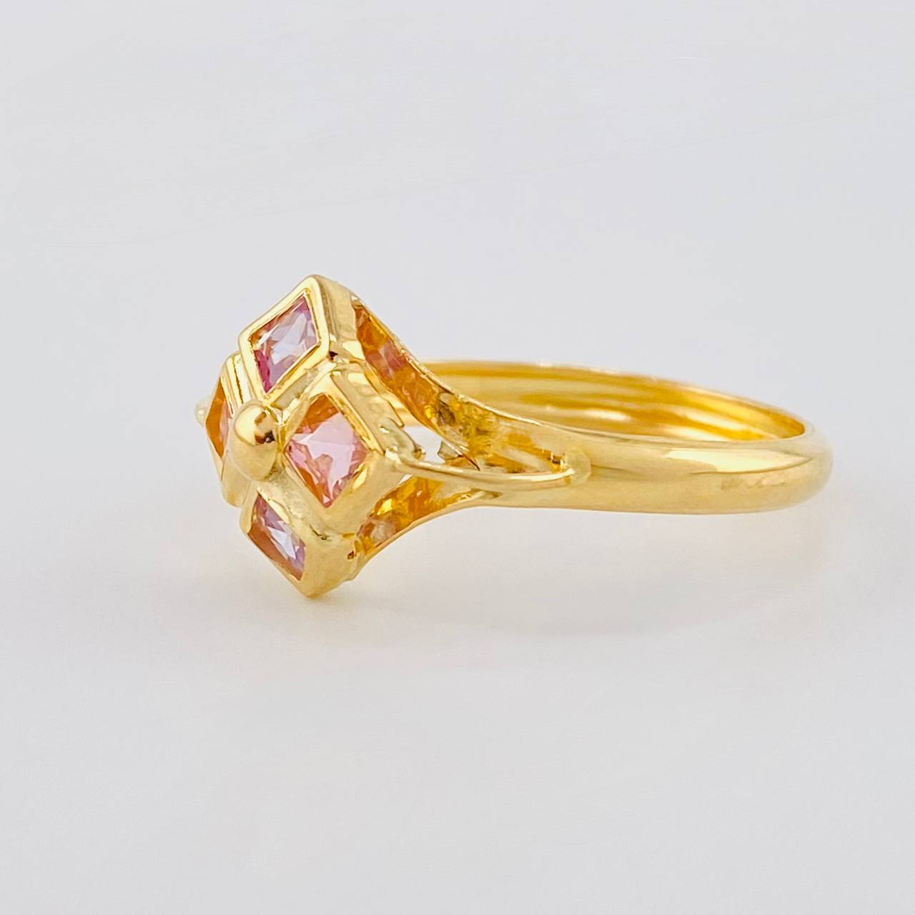 Imperial Rhombus Ring 1.8 g / Size 8 1/2 Yellow Gold 18K