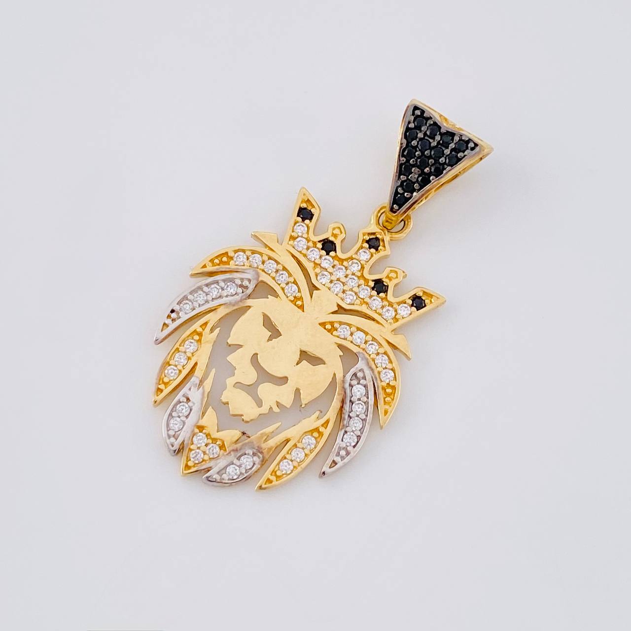Dije León 3.05 g / 1 1/4 in Dos Oros Amarillo Blanco 18K