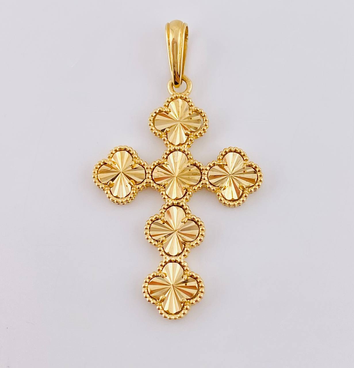 Golden Clover Pendant 6.55 g / 2 in 18K Yellow Gold